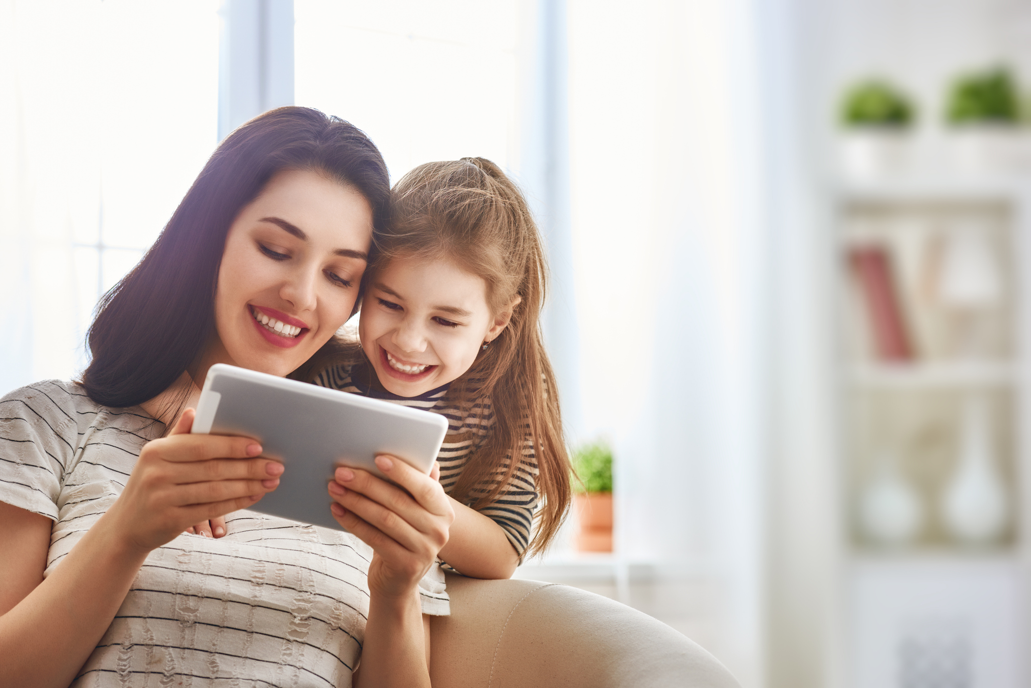 mom and child with tablet